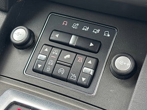 Land Rover Discovery 4 thumbnail