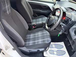 Peugeot 108 thumbnail