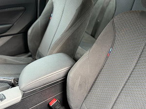 BMW 2 Series thumbnail