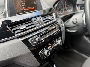 BMW X1 thumbnail