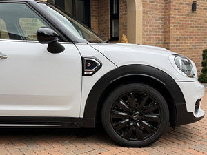 MINI Countryman thumbnail