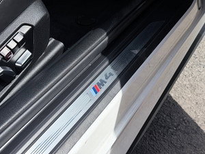 BMW M4 thumbnail