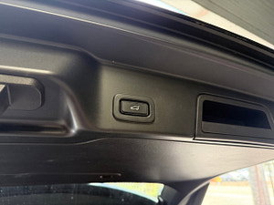 Land Rover Range Rover Evoque thumbnail