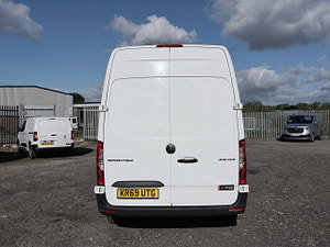 Mercedes-Benz Sprinter thumbnail