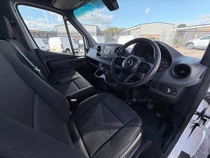 Mercedes-Benz Sprinter thumbnail