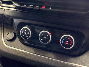 Renault Trafic thumbnail