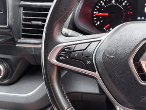Renault Trafic thumbnail