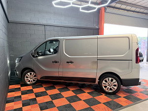 Renault Trafic thumbnail