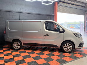 Renault Trafic thumbnail