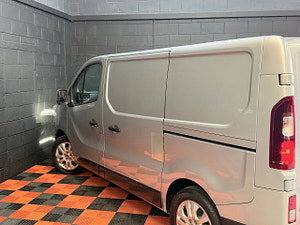 Renault Trafic thumbnail