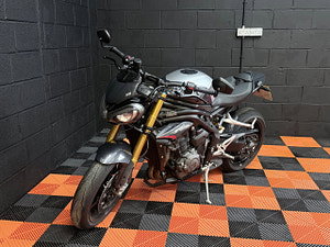Triumph Speed Triple 1200 thumbnail