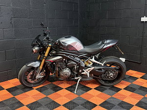 Triumph Speed Triple 1200 thumbnail