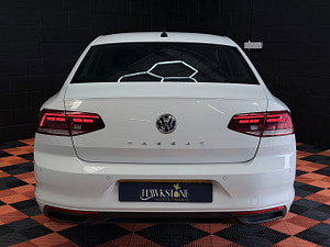 Volkswagen Passat thumbnail