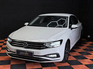 Volkswagen Passat thumbnail