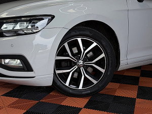 Volkswagen Passat thumbnail