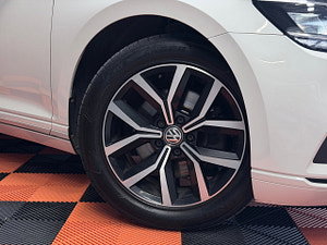 Volkswagen Passat thumbnail