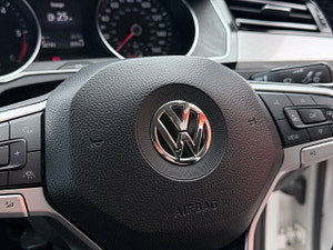 Volkswagen Passat thumbnail