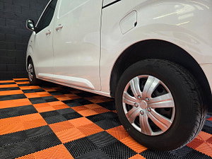 Vauxhall Vivaro thumbnail