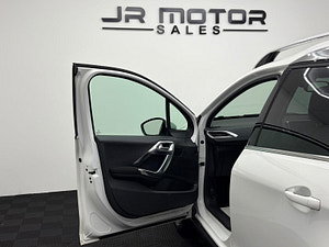 Peugeot 2008 thumbnail