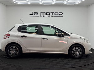 Peugeot 208 thumbnail