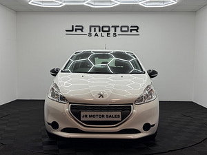 Peugeot 208 thumbnail