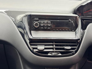 Peugeot 208 thumbnail