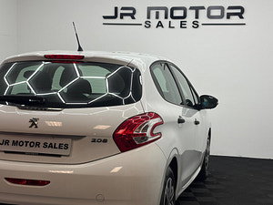 Peugeot 208 thumbnail