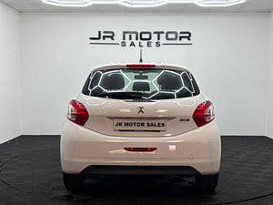 Peugeot 208 thumbnail