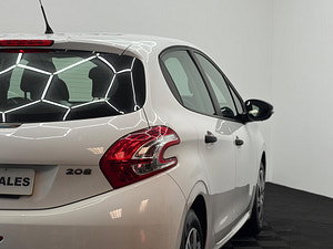Peugeot 208 thumbnail