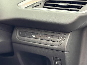 Peugeot 208 thumbnail
