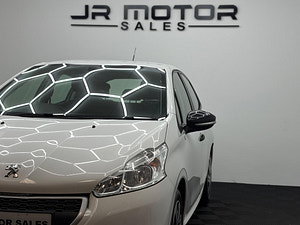 Peugeot 208 thumbnail