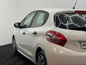 Peugeot 208 thumbnail
