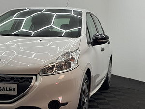 Peugeot 208 thumbnail