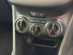 Peugeot 208 thumbnail