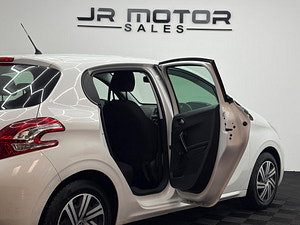 Peugeot 208 thumbnail