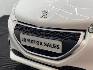 Peugeot 208 thumbnail