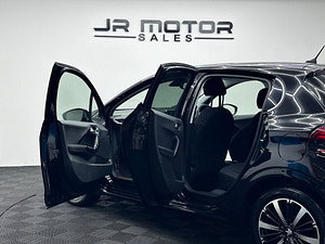 Peugeot 208 thumbnail