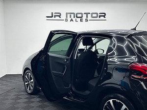 Peugeot 208 thumbnail