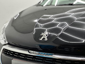Peugeot 208 thumbnail