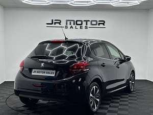 Peugeot 208 thumbnail