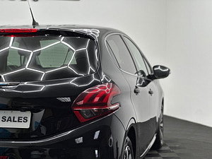 Peugeot 208 thumbnail