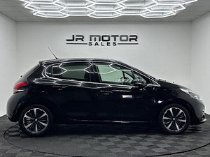 Peugeot 208 thumbnail