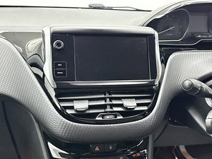 Peugeot 208 thumbnail