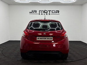Peugeot 208 thumbnail