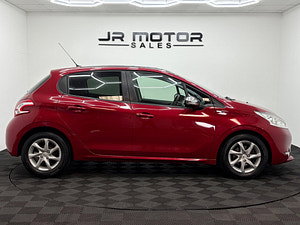 Peugeot 208 thumbnail