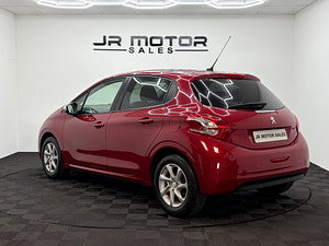 Peugeot 208 thumbnail