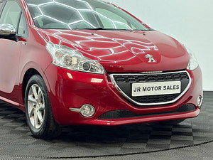 Peugeot 208 thumbnail