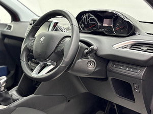 Peugeot 208 thumbnail