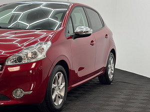 Peugeot 208 thumbnail