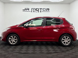 Peugeot 208 thumbnail